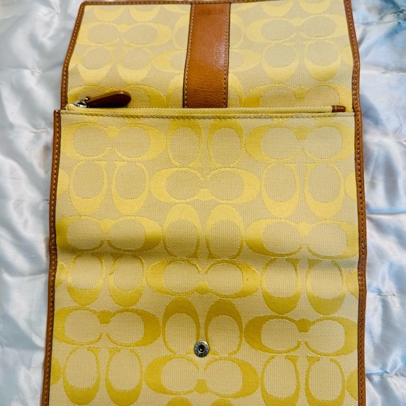 Coach Butter Yellow Wallet EUC - Picture 5 of 6